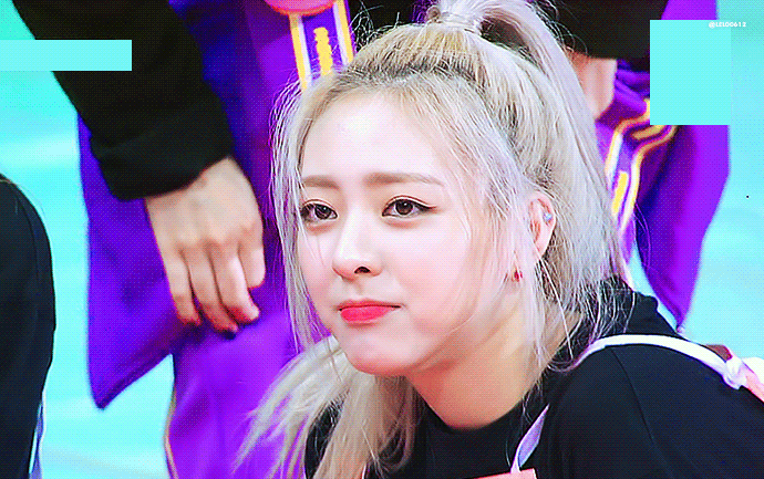 아육대 달리기에 참가한 ITZY 유나 - 리프러스