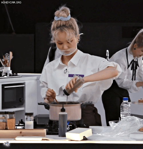 요리에는 영 자신이 없는 여자친구 은하 - 꾸르