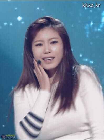 니트 입고 춤추는 전효성 - 꾸르