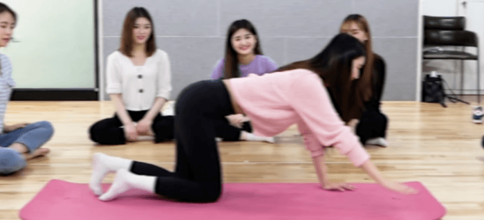 어릴때 배트맨 포즈가 안되서 슬펐던 걸그룹 멤버 - 꾸르
