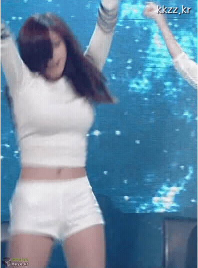 니트 입고 춤추는 전효성 - 꾸르