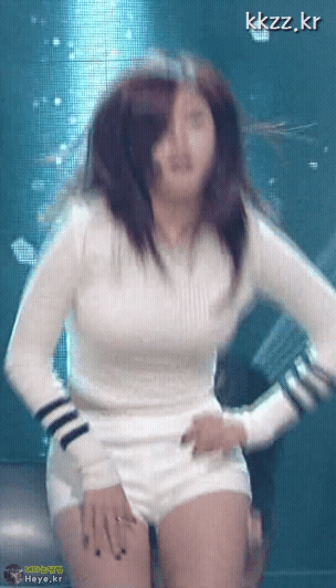 니트 입고 춤추는 전효성 - 꾸르