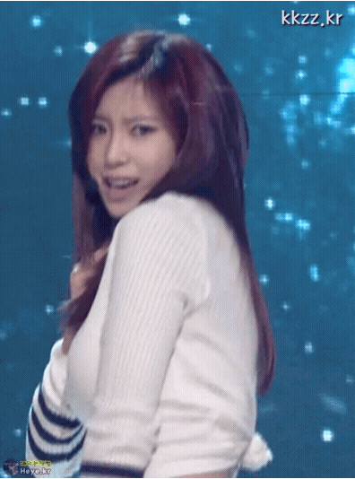 니트 입고 춤추는 전효성 - 꾸르