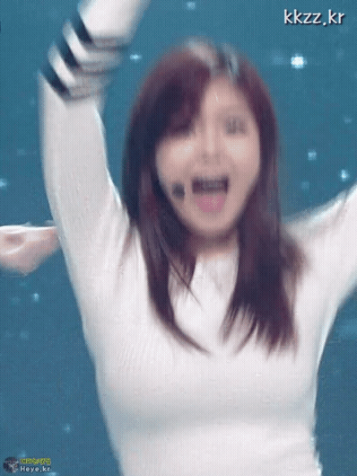 니트 입고 춤추는 전효성 - 꾸르