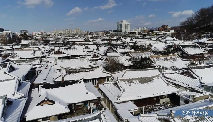 눈 덮인 전주 한옥마을 드론샷 - 꾸르