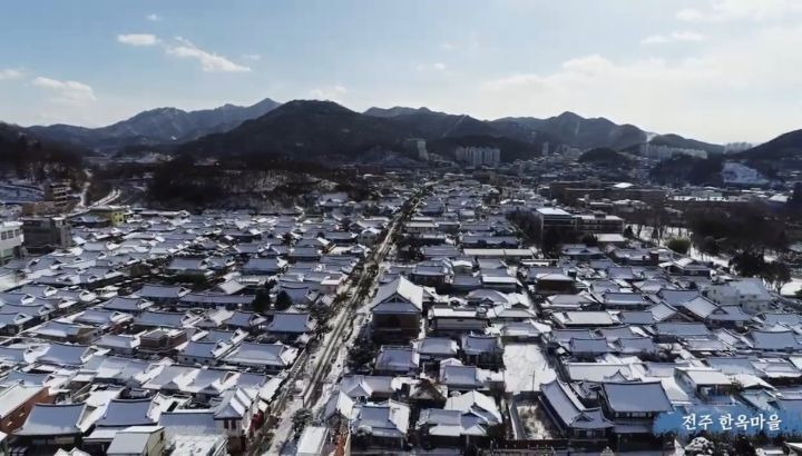 눈 덮인 전주 한옥마을 드론샷 - 꾸르