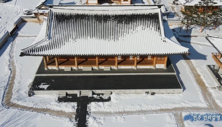 눈 덮인 전주 한옥마을 드론샷 - 꾸르