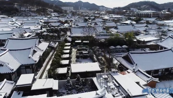 눈 덮인 전주 한옥마을 드론샷 - 꾸르