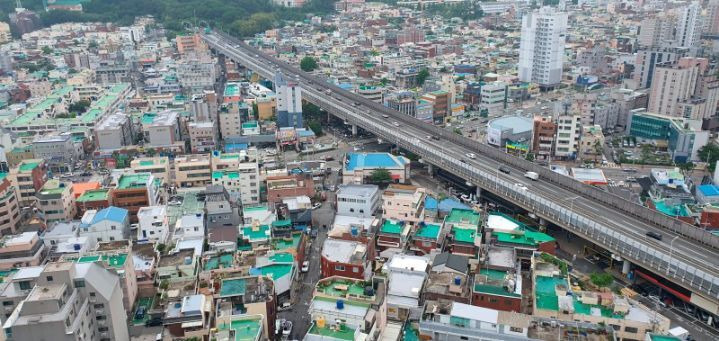 번영로 고가도로 하부에 조성된 '비콘 그라운드' - 꾸르