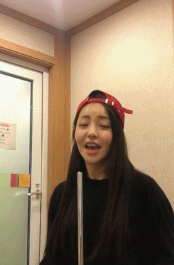 드럼 치면서 롤린 부르는 브레이브걸스 꼬북좌 유정 - 꾸르