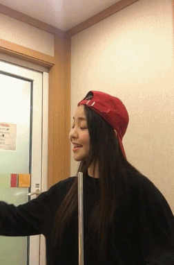 드럼 치면서 롤린 부르는 브레이브걸스 꼬북좌 유정 - 꾸르