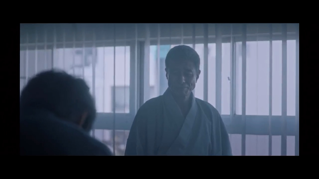 최근 야쿠자의 일본내 현실을 그린 영화 - 꾸르