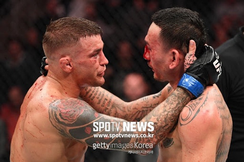 UFC 포이리에 전매 특허 펀치 난타 - 꾸르