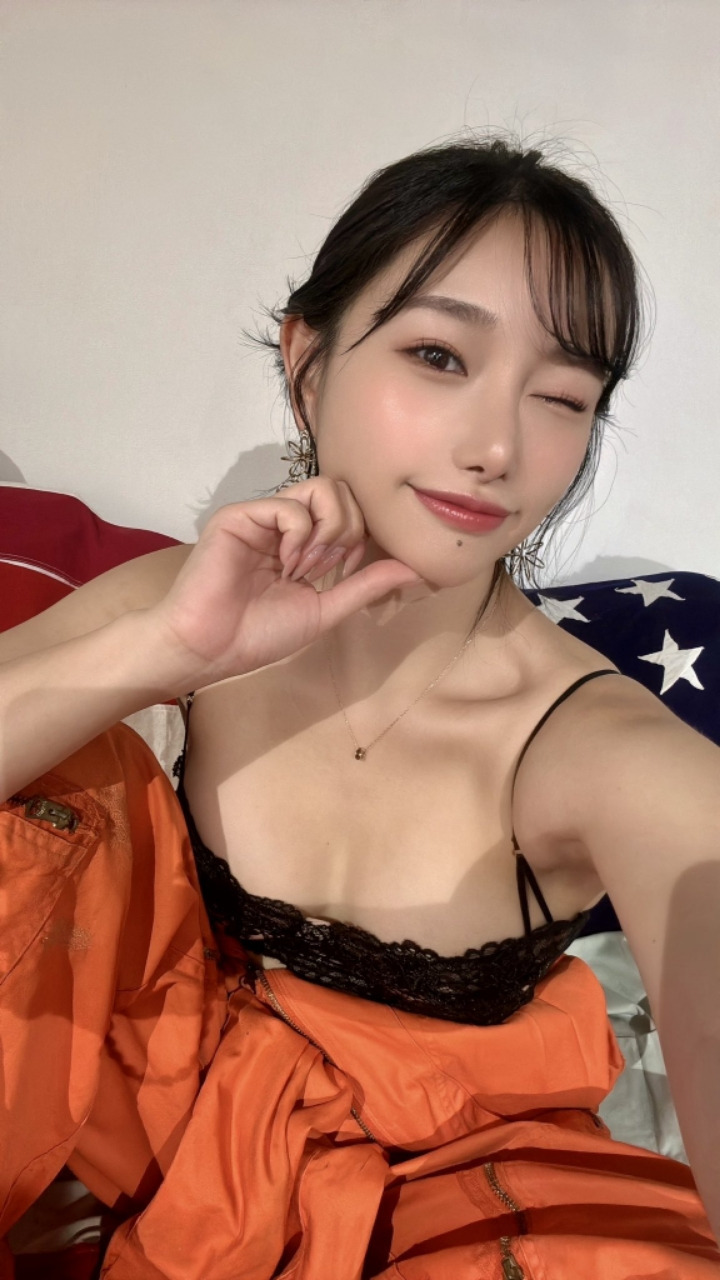 운동 많이 해서 복근이랑 골반 라인이 지리는 AV 배우.jpg 