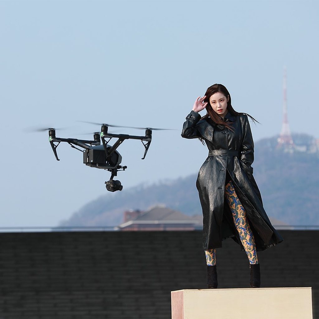 화보 촬영하는 전효성 - 꾸르