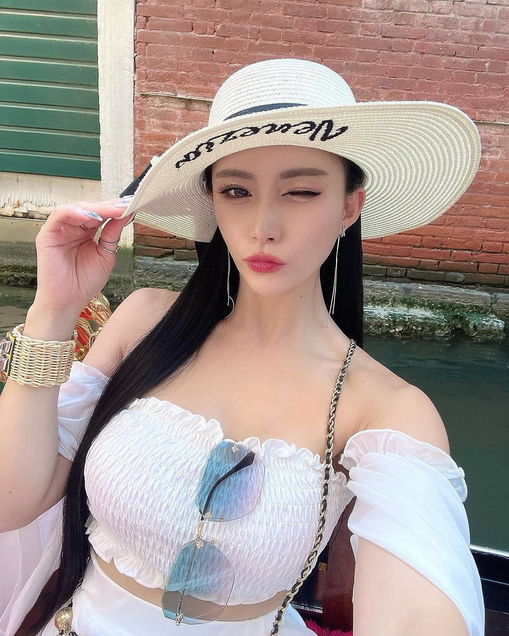 건강한 몸매로 한때 유명했던 사나 친구 근황.jpg 