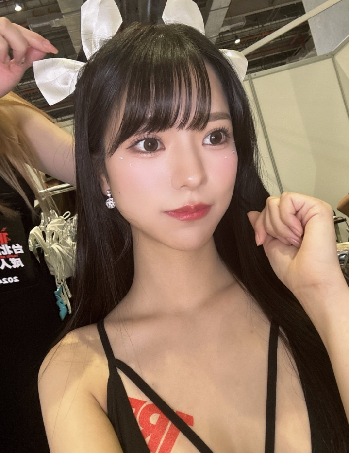 드디어 8월 주간 판매 1위 했다는 외모 1티어 AV 배우.jpg 