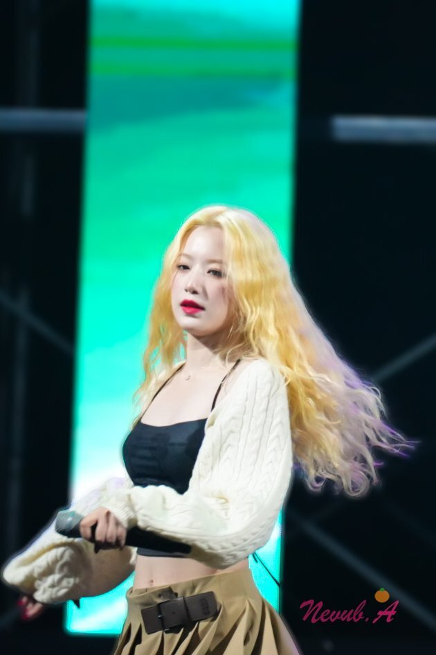 금발머리 슈화 (스압)