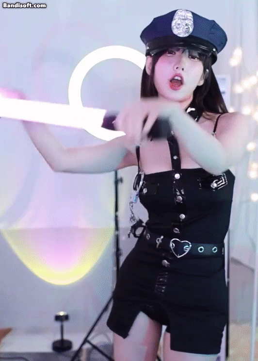 경찰 코스프레 마젠타.gif 