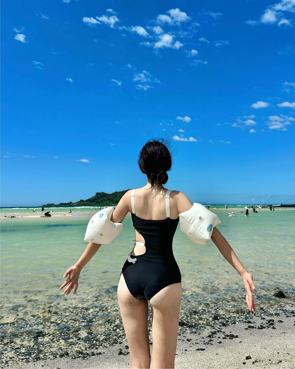 해변에 놀러간 우수한 치어리더.jpg 