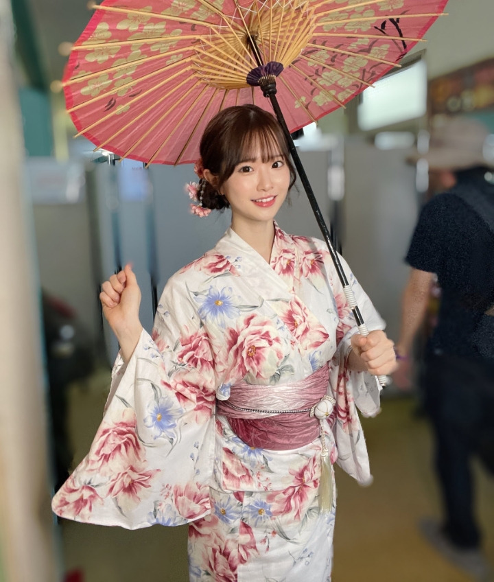 FC2에서 넘어와 대박난 신인 AV 배우.jpg 
