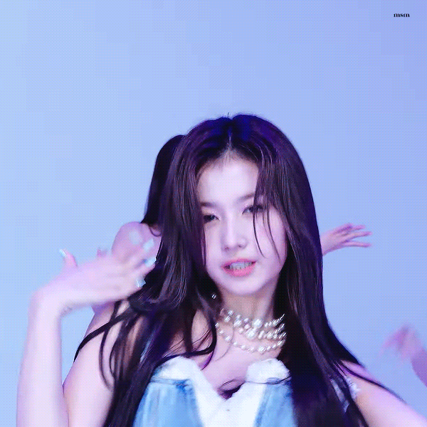 컴백한 트와이스 사나의 분위기 - 꾸르