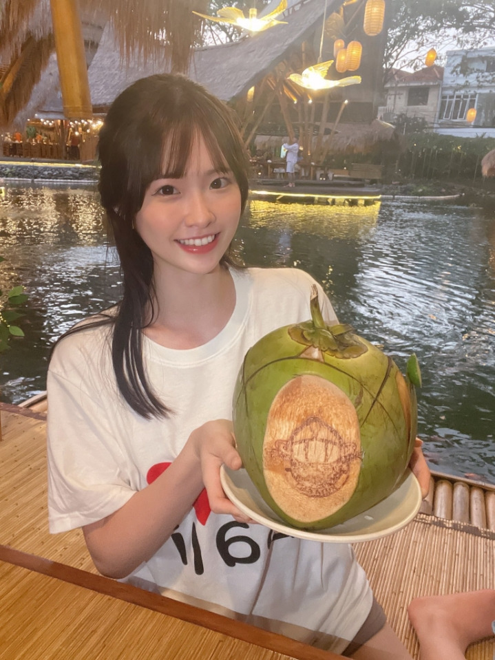 FC2에서 넘어와 대박난 신인 AV 배우.jpg 