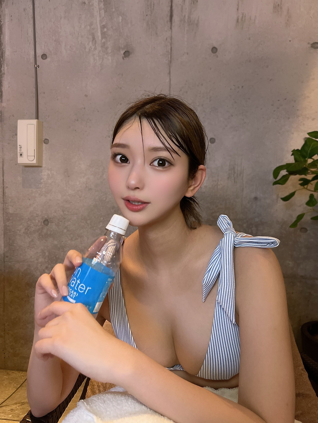 장신 슬랜더 AV배우 쿠라키 하나.jpg 