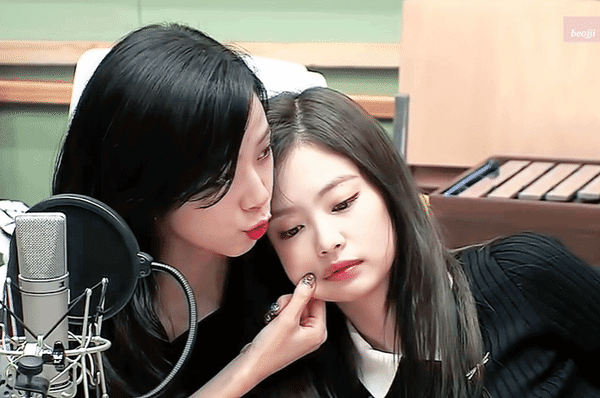 블랙핑크 지수와 제니 - 꾸르