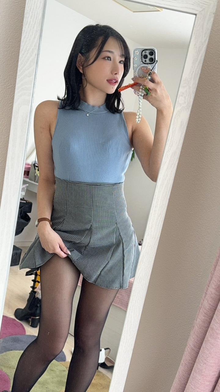 운동 많이 해서 복근이랑 골반 라인이 지리는 AV 배우.jpg 