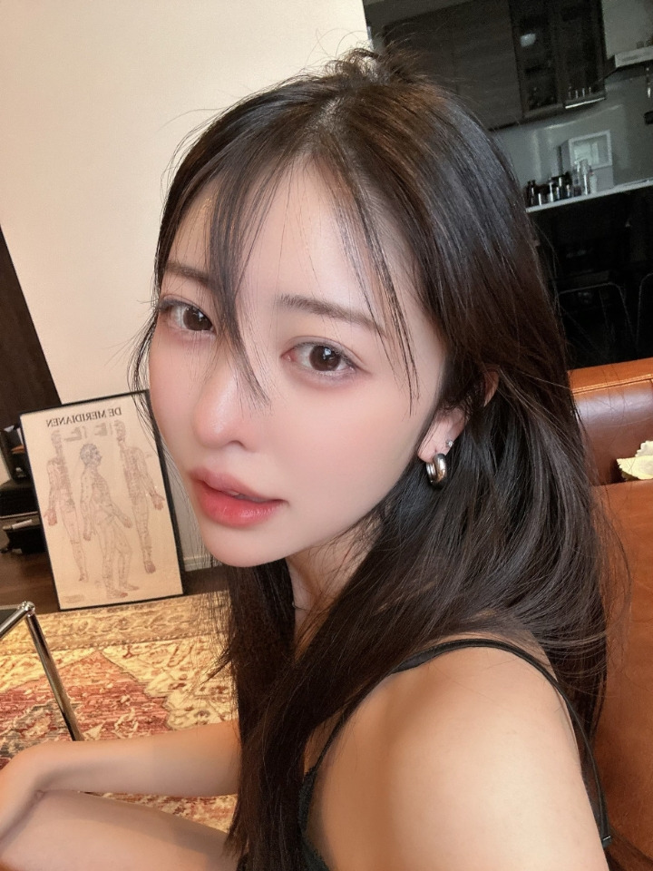 색기 있고 다리라인이 GOAT인 AV 배우.jpg 