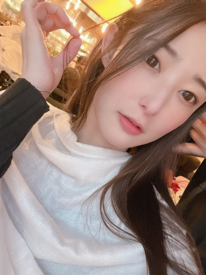 8월에 복귀한 명문대출신 AV 배우 마츠오카 스즈 셀카 모음.jpgif 