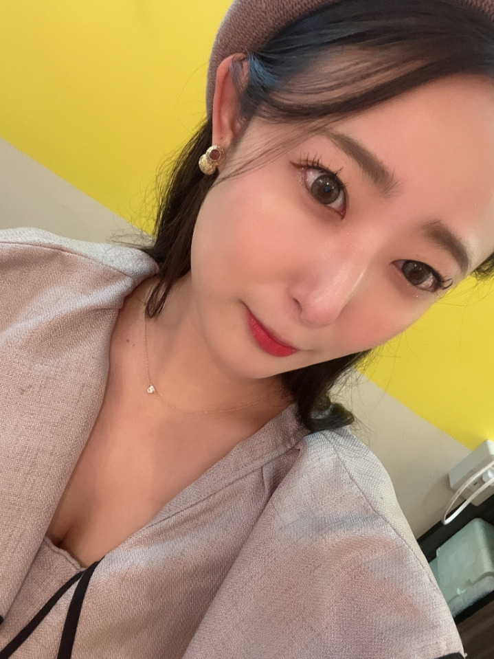 8월에 복귀한 명문대출신 AV 배우 마츠오카 스즈 셀카 모음.jpgif 