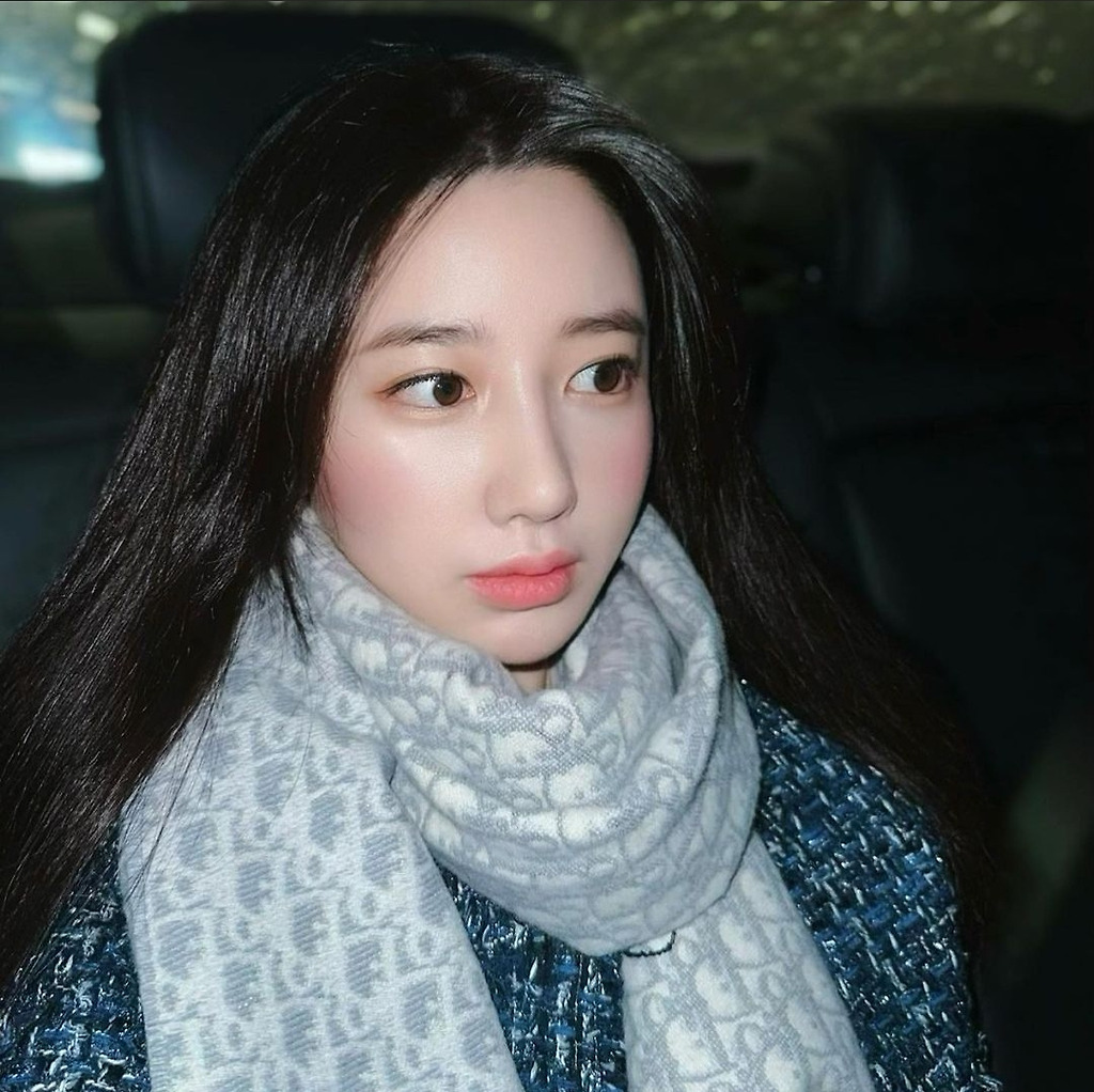 은근 섹시한 조현 근황 .gif