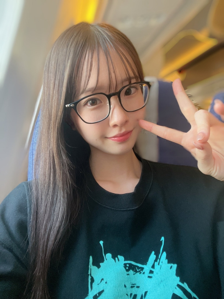 FC2에서 넘어와 대박난 신인 AV 배우.jpg 