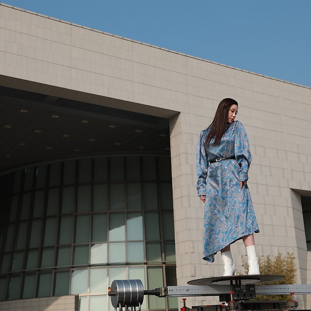 화보 촬영하는 전효성 - 꾸르