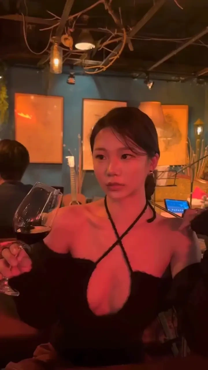 군필 모델 누나.jpgif