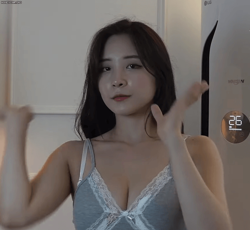 트위치 스트리머 꽃빵.jpgif 트위치 스트리머 꽃빵 - 