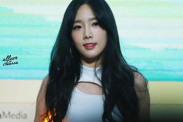 청순한 매력의 흑발 소녀시대 태연 - 리프러스