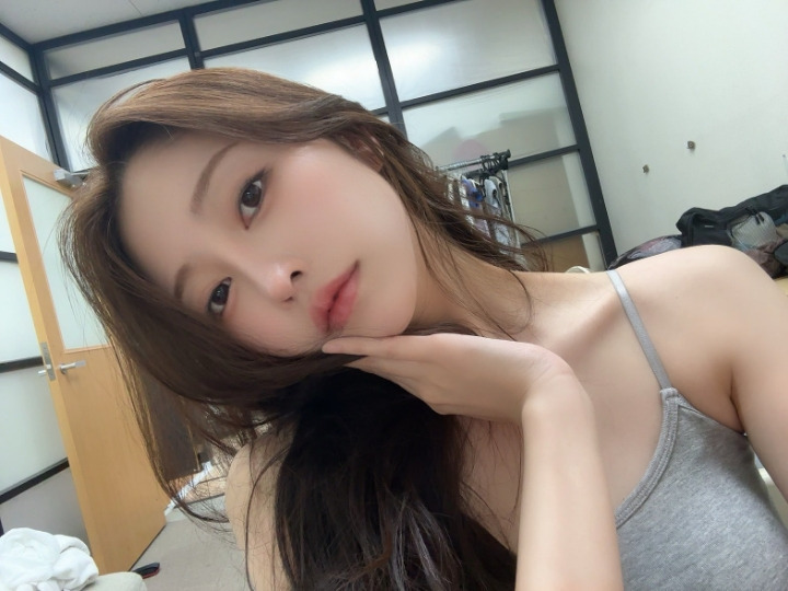색기 있고 다리라인이 GOAT인 AV 배우.jpg 