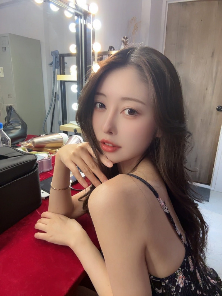 색기 있고 다리라인이 GOAT인 AV 배우.jpg 