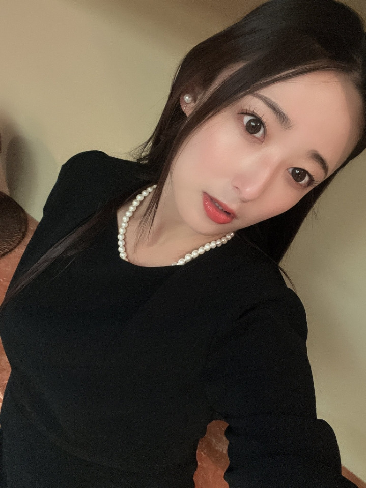 8월에 복귀한 명문대출신 AV 배우 마츠오카 스즈 셀카 모음.jpgif 