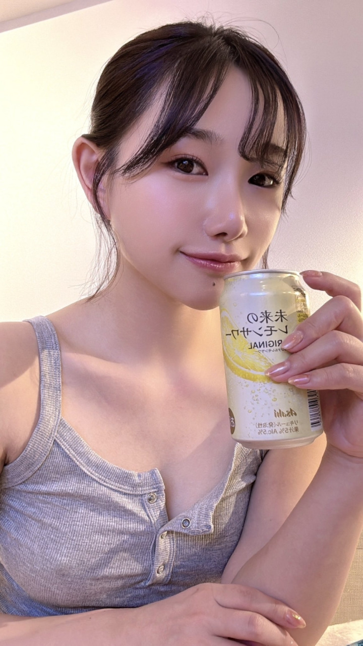 운동 많이 해서 복근이랑 골반 라인이 지리는 AV 배우.jpg 
