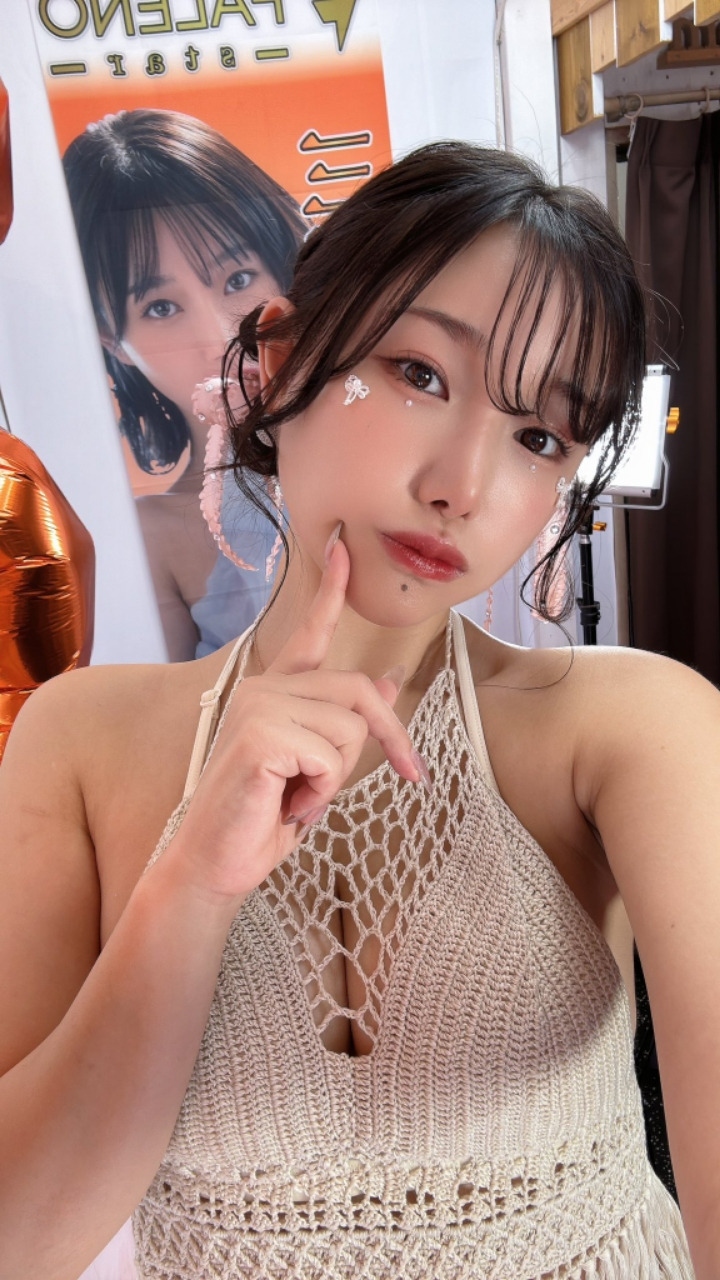 운동 많이 해서 복근이랑 골반 라인이 지리는 AV 배우.jpg 