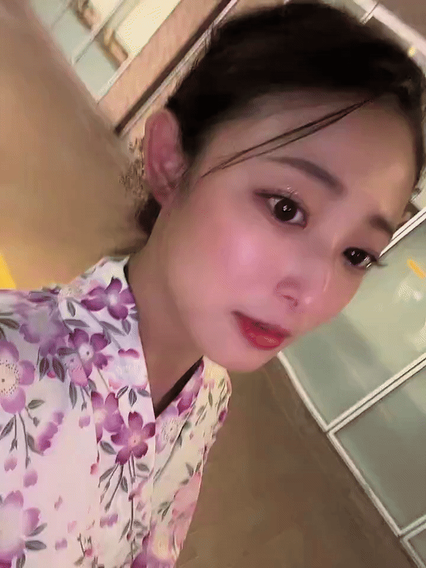 8월에 복귀한 명문대출신 AV 배우 마츠오카 스즈 셀카 모음.jpgif 