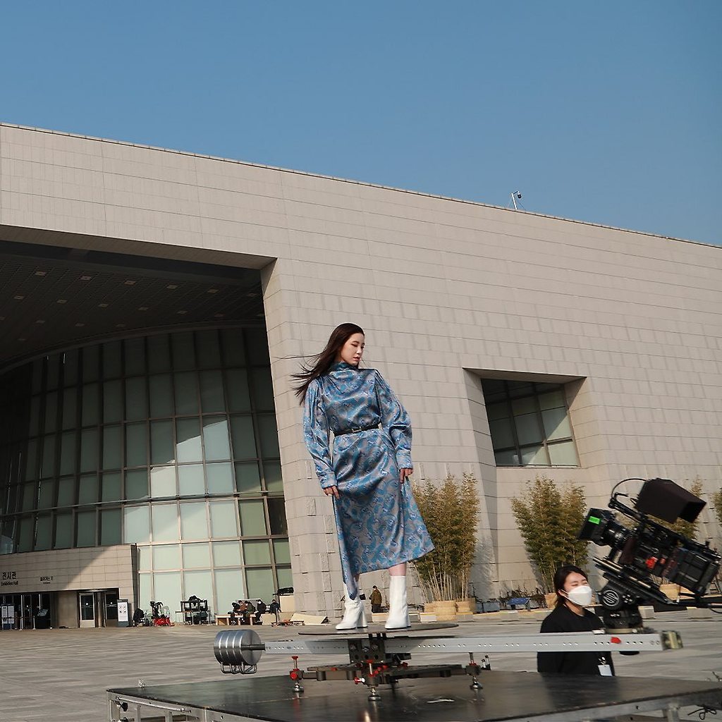 화보 촬영하는 전효성 - 꾸르