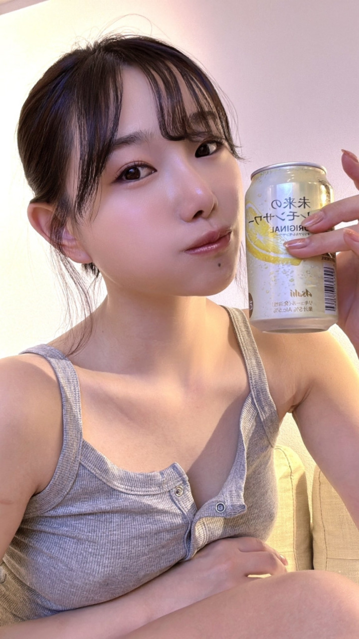운동 많이 해서 복근이랑 골반 라인이 지리는 AV 배우.jpg 