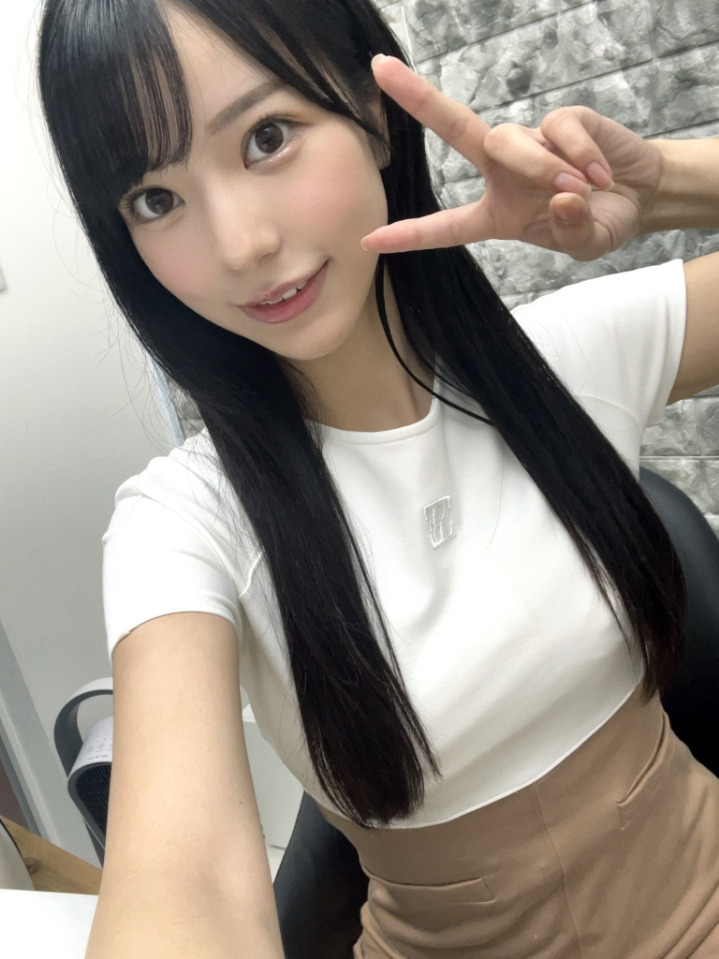 드디어 8월 주간 판매 1위 했다는 외모 1티어 AV 배우.jpg 
