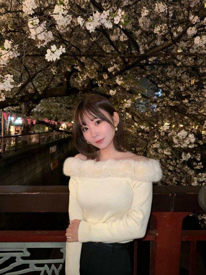 이쁘고 몸매 좋고 눈빛 개쩌는 AV 배우.jpg 