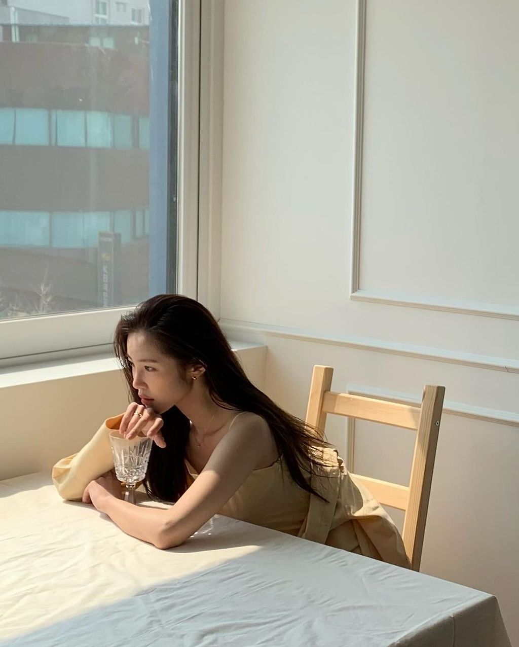 화보 촬영하는 전효성 - 꾸르